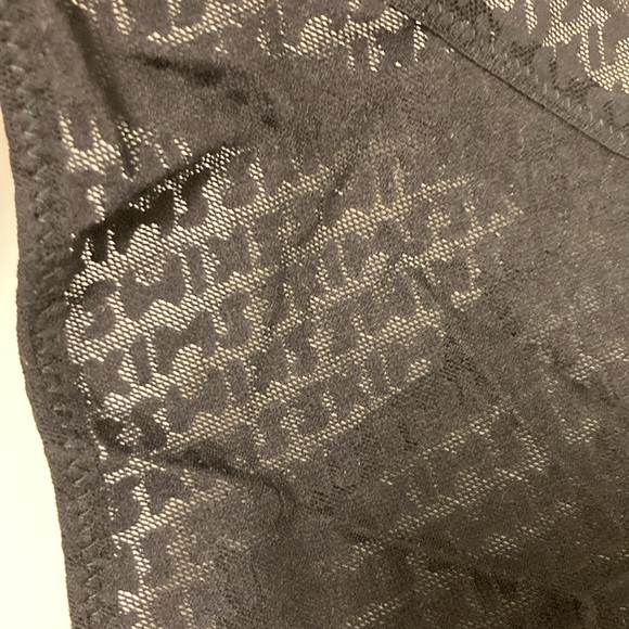 🖤🖤 SKIMS THONG 🖤🖤 - Picture 2 of 4